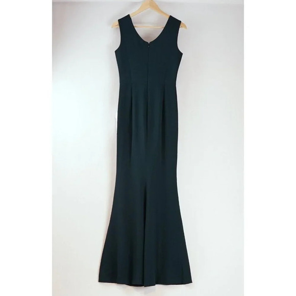 Dress the Population Sandra Plunge Crepe Trumpet Gown in Pine Green - Picture 3 of 8